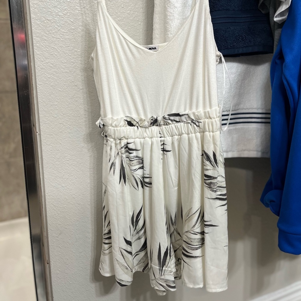 Fashion nova romper worn good condition no stains
